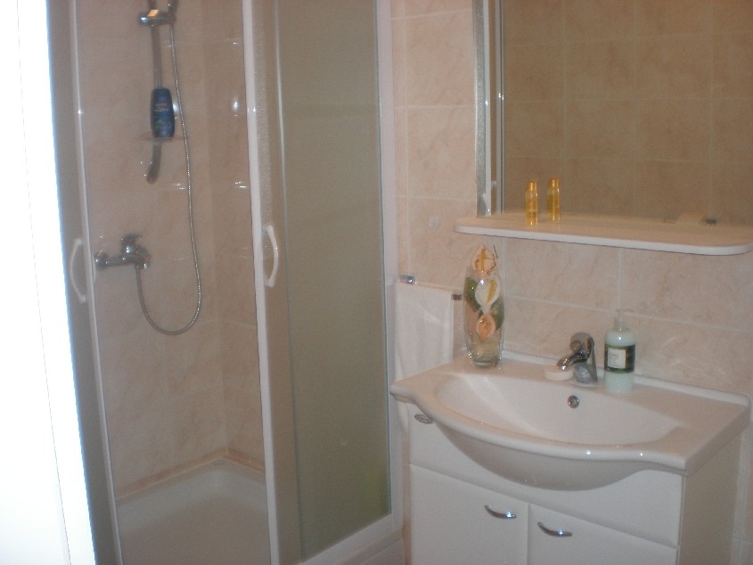 Three bedroom house near beach Puntinak, Brač  K