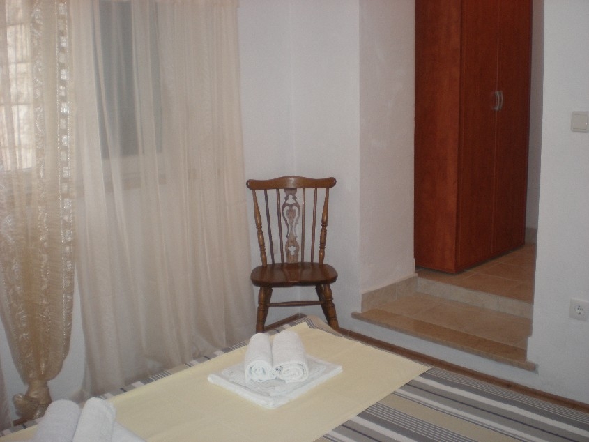 Three bedroom house near beach Puntinak, Brač  K