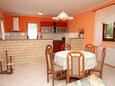 Salle à manger Kršan - Vlašići, Salle à manger dans l’hébergement en type house, animaux acceptés et WiFi.