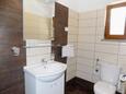 Mošćenice, Koupelna v ubytování typu studio-apartment, domácí mazlíčci povoleni a WiFi.