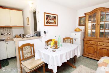 Pučišća, Dining room in the studio-apartment.