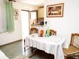 Pučišća, Dining room in the studio-apartment.