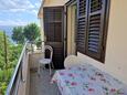 Balkon Omiš, Balkon v ubytování typu studio-apartment, s výhledem na moře a WiFi.