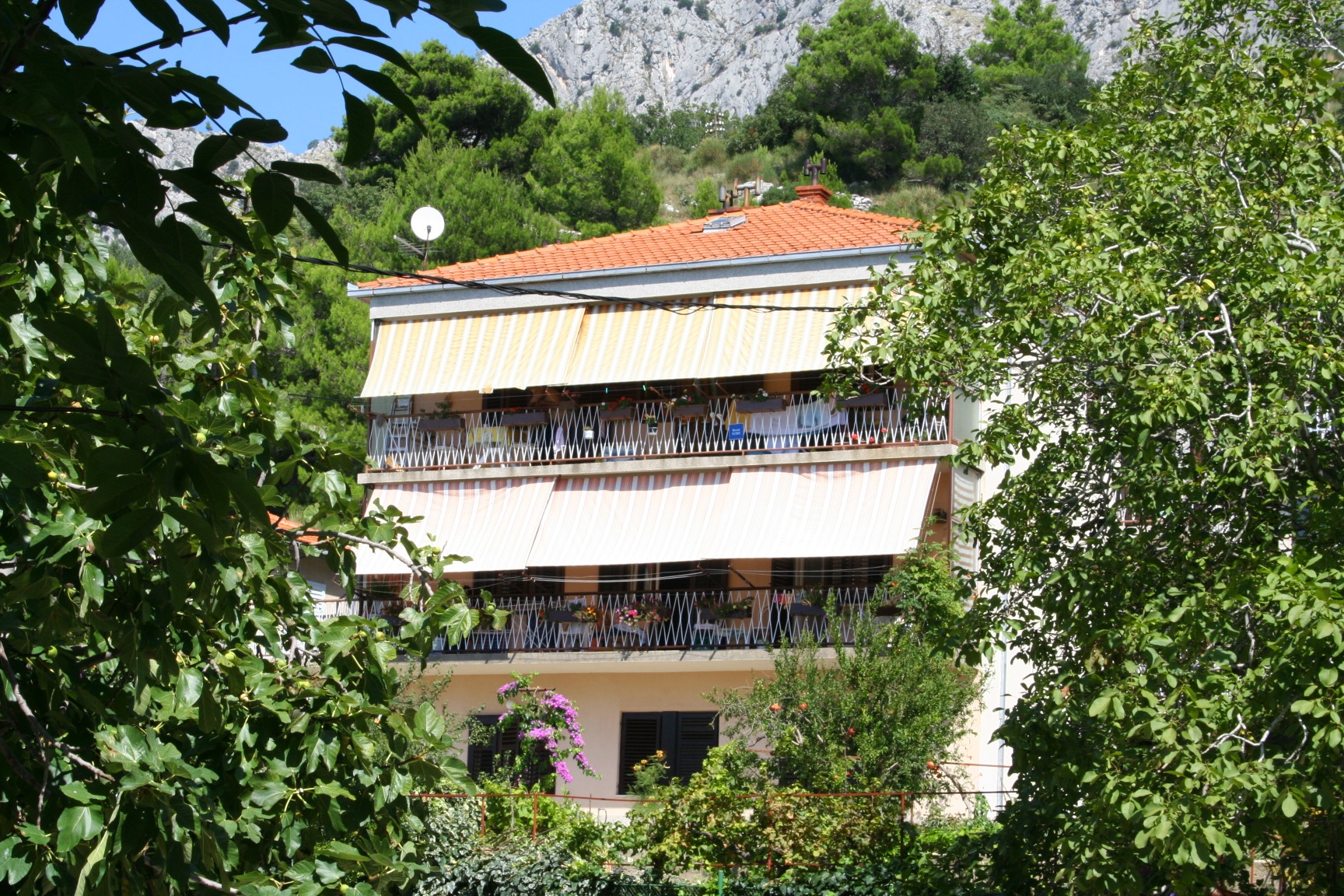 Studio flat near beach Omiš (AS-771-a) Studio flat near beach Omiš (AS-771-a)