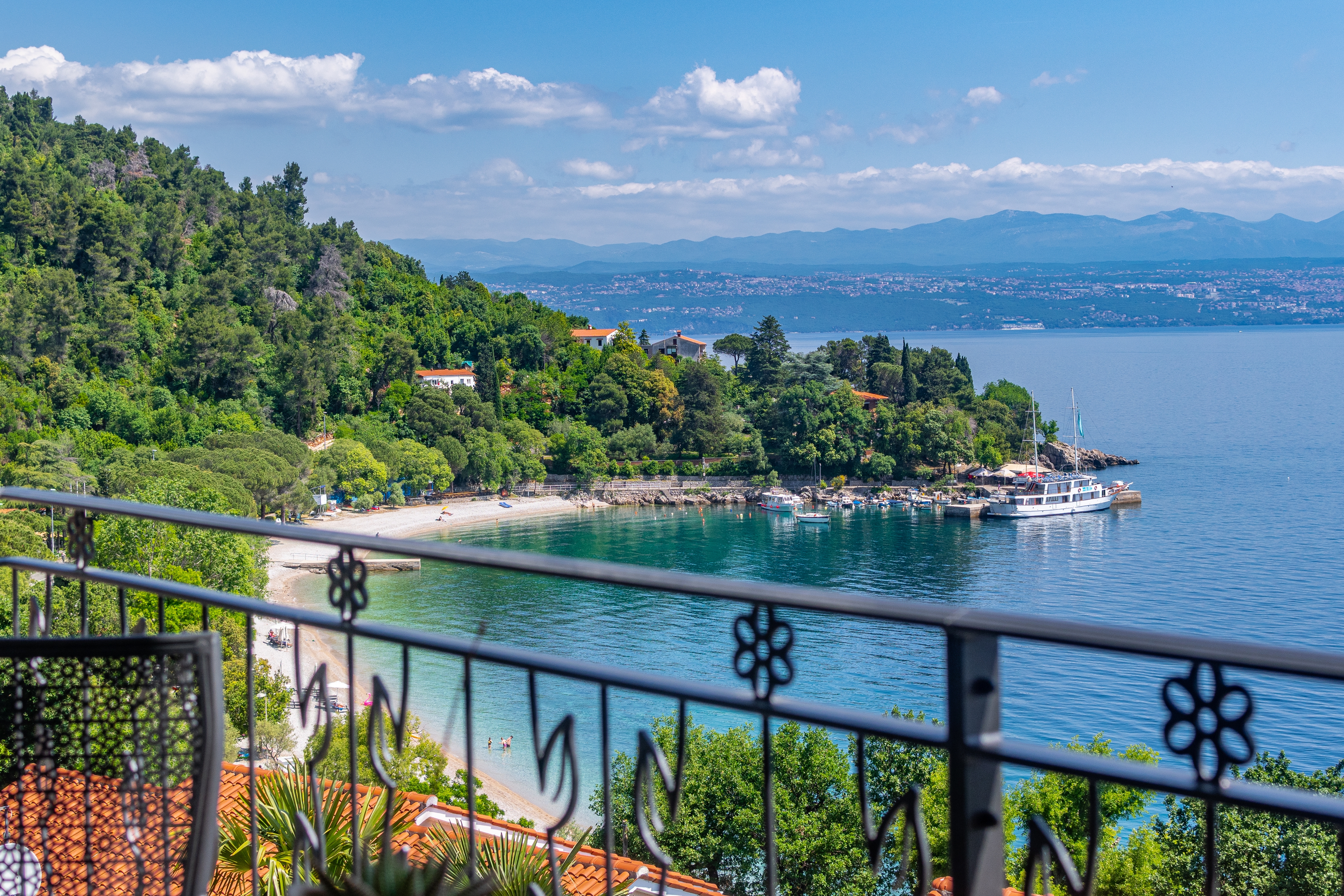Dvosobni apartman s terasom i pogledom na more Medveja, Opatija  A-b