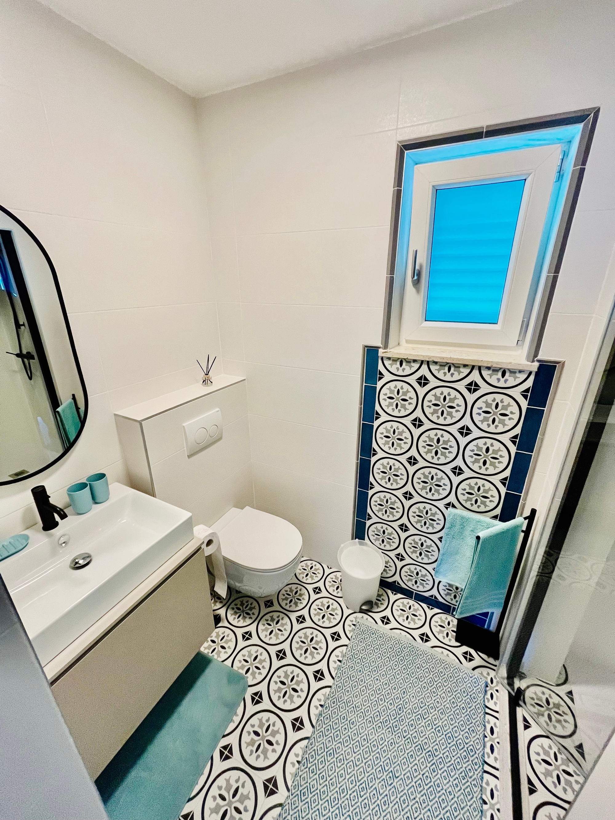 Two bedroom apartment with terrace and sea view Medveja, Opatija  A-b