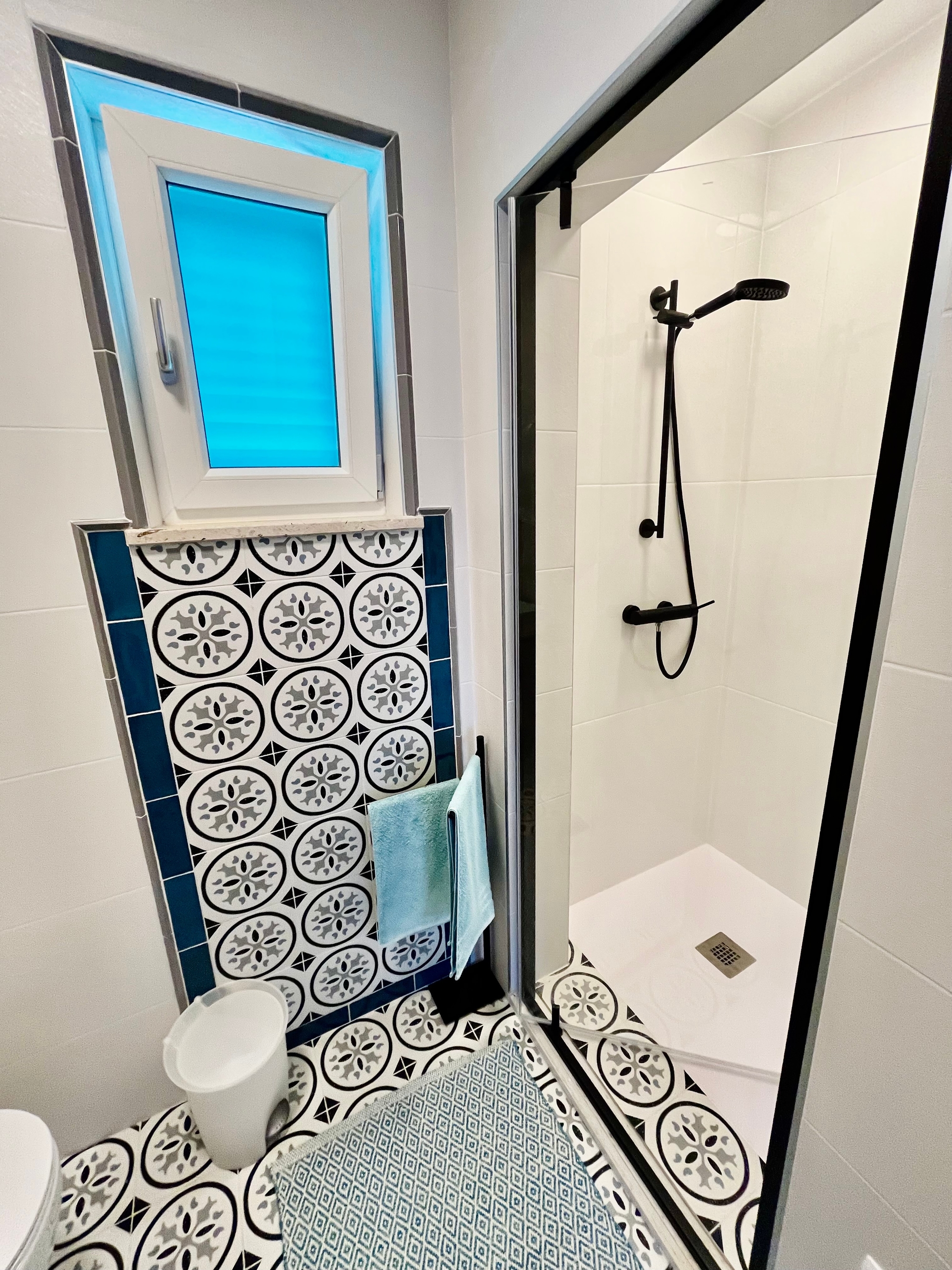 Two bedroom apartment with terrace and sea view Medveja, Opatija  A-b