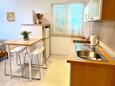 Medveja, Столовая в размещении типа studio-apartment, доступный кондиционер и WiFi.