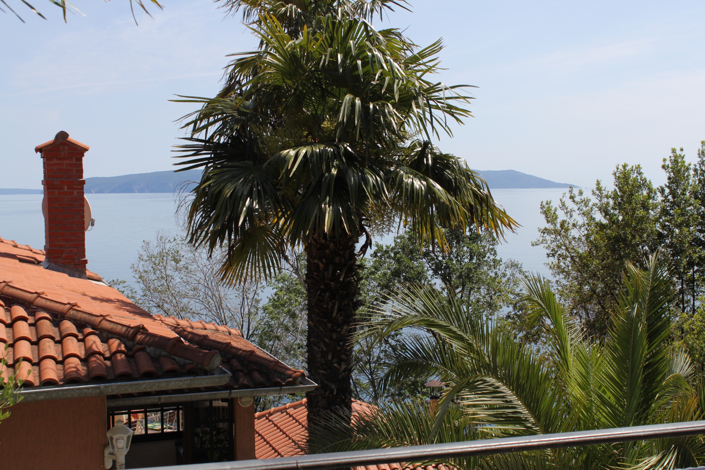 One bedroom apartment near beach Medveja, Opatija  A-b