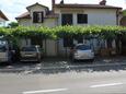 Parkiralište Ičići, Opatija, Parkiralište 7745 - Apartmani blizu mora sa šljunčanom plažom.