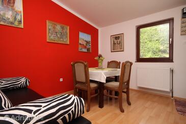 Oprič, Dining room in the apartment, (pet friendly) and WiFi.