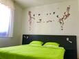 Спальня Ičići, Спальня в размещении типа studio-apartment, Домашние животные допускаются и WiFi.