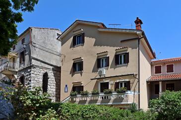 Brseč, Opatija, Object 7768 - Kamers with pebble beach.