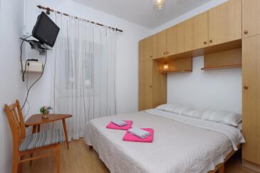 Brseč, Dormitorio in the room, air condition available y WiFi.