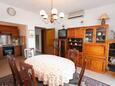 Dining room Stomorska, Dining room in the apartment, dostupna klima i WIFI.
