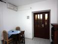 Stomorska, Jídelna v ubytování typu apartment, domácí mazlíčci povoleni.