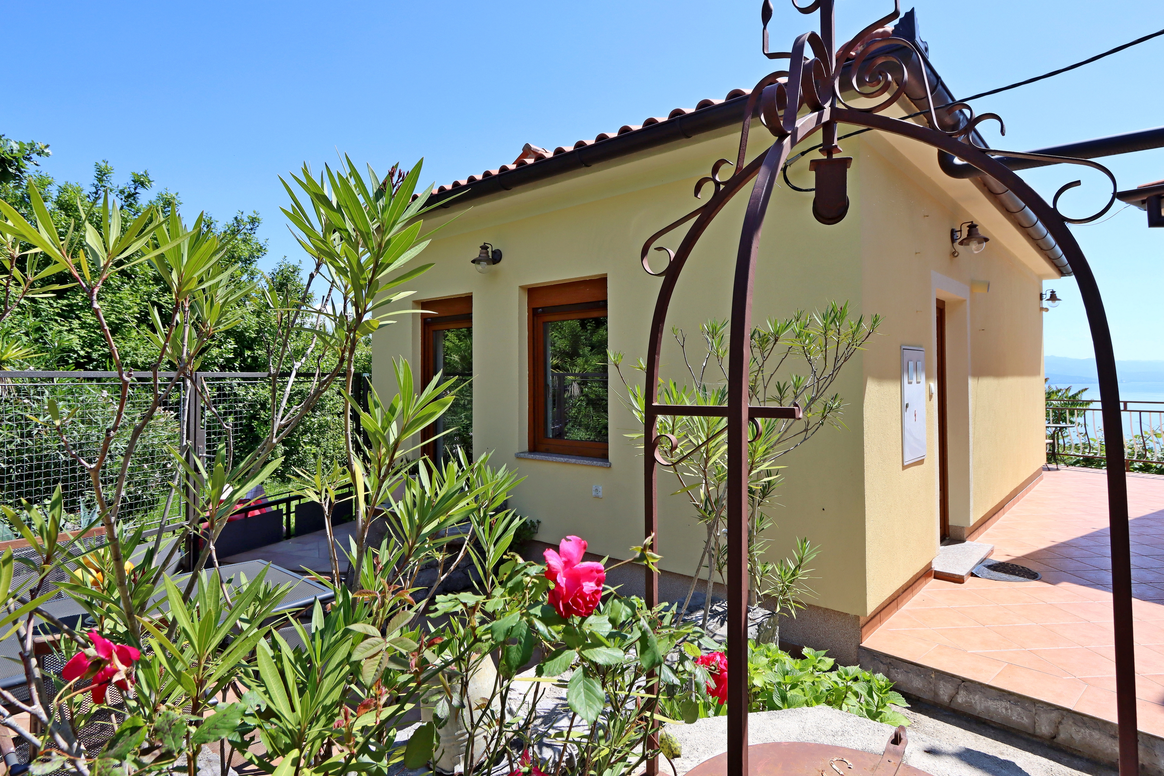 Jednosobni apartman s terasom i pogledom na more Opatija - Pobri, Opatija  A-a