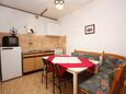 Stomorska, Jídelna v ubytování typu apartment, s klimatizací a domácí mazlíčci povoleni.