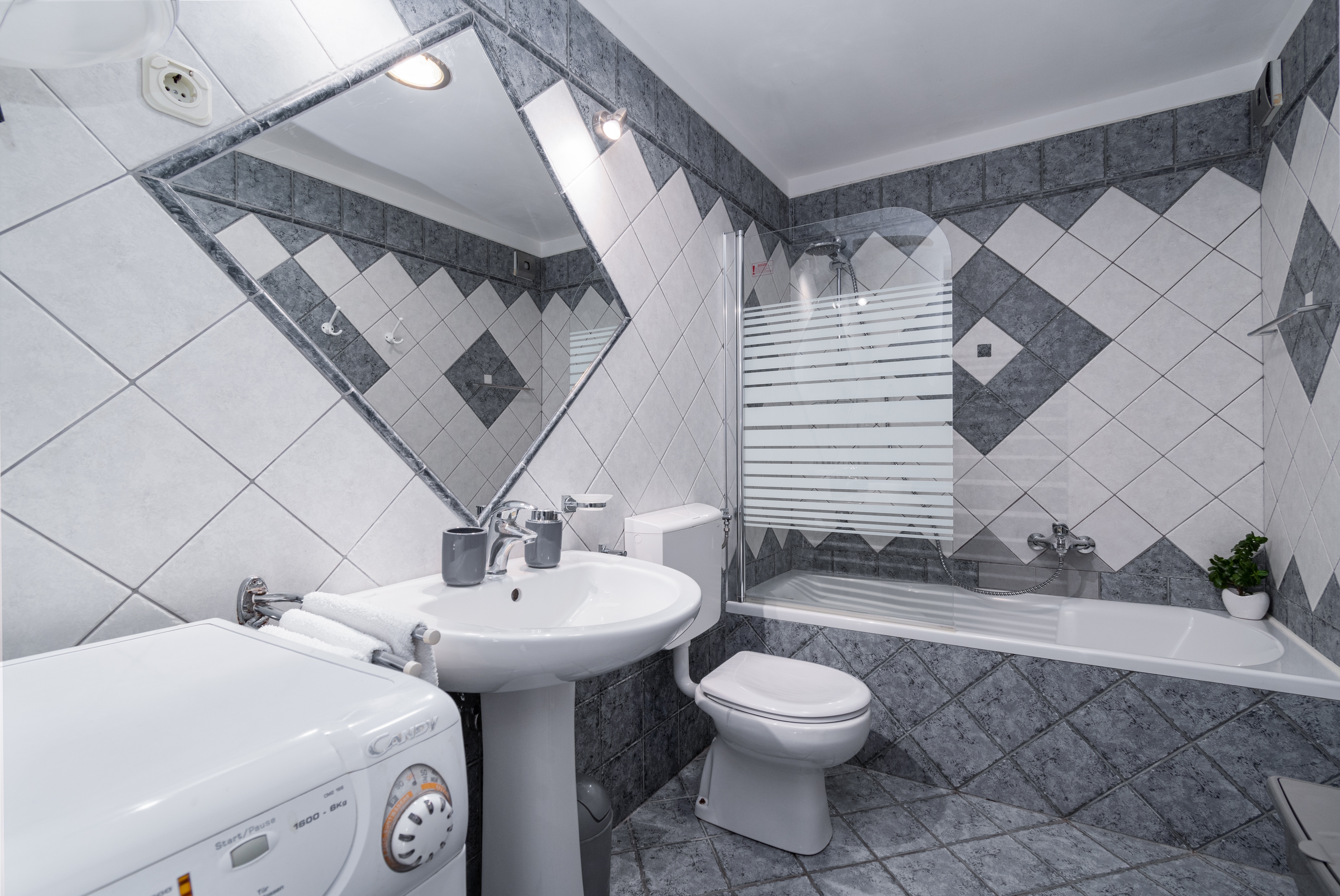 Two bedroom apartment with terrace Rijeka  A-a
