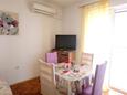 Opatija, Comedor in the apartment, air condition available, (pet friendly) y WiFi.