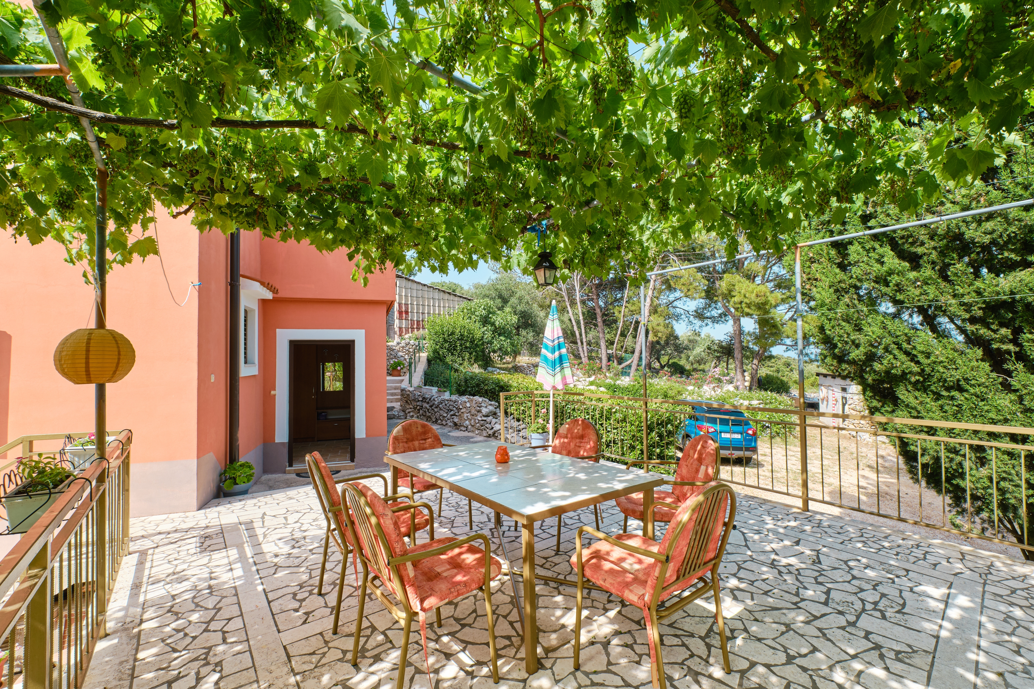 Two bedroom apartment with terrace Ćunski, Lošinj (A-7867-b)