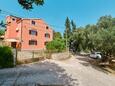 Ćunski, Lošinj, Parkirišče 7867 - Apartmaji s prodnato plažo.