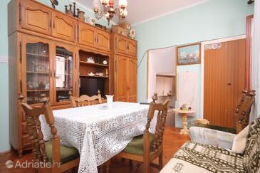 Dining room Cres, Dining room in the apartment.