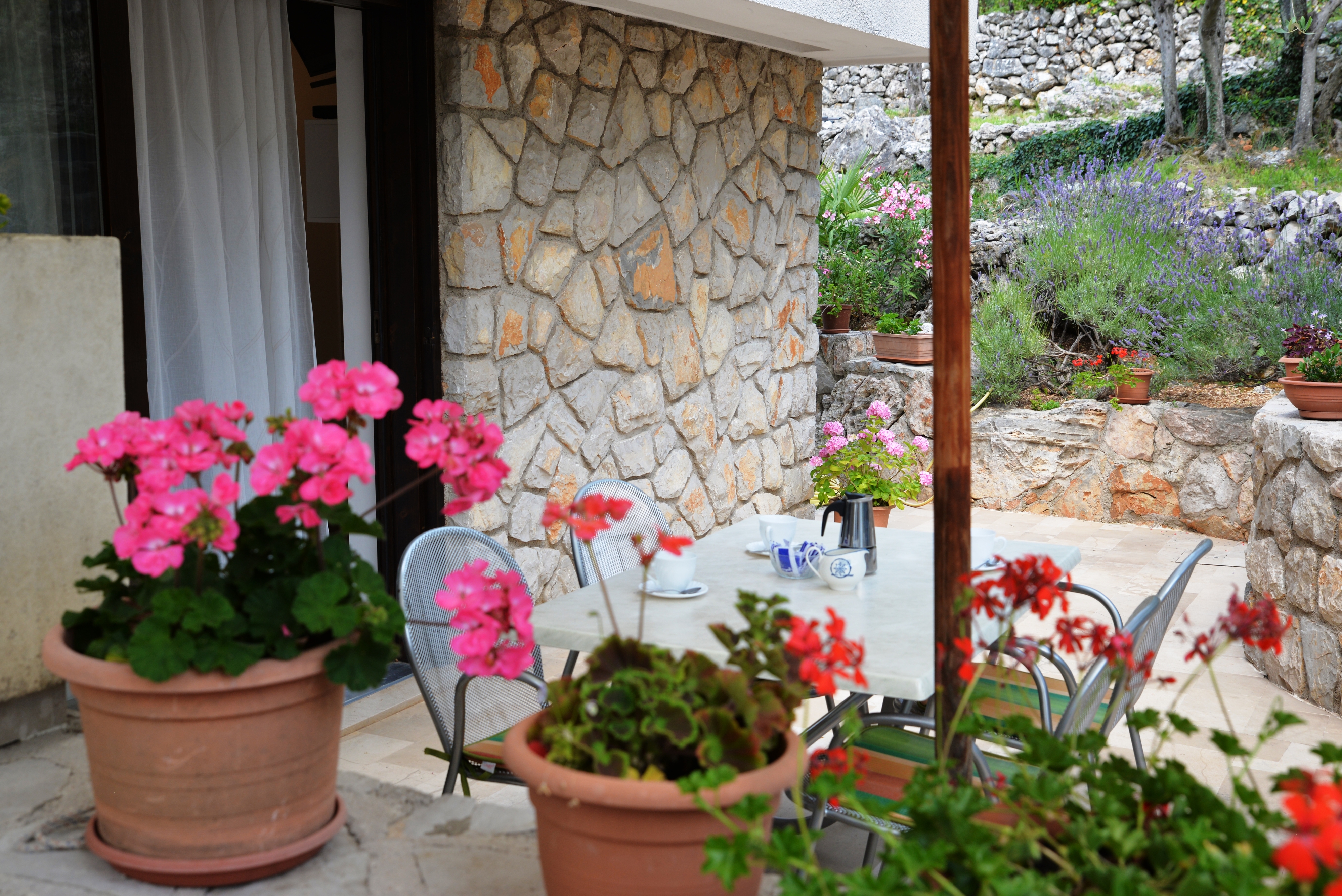 One bedroom apartment with terrace Cres  A-a