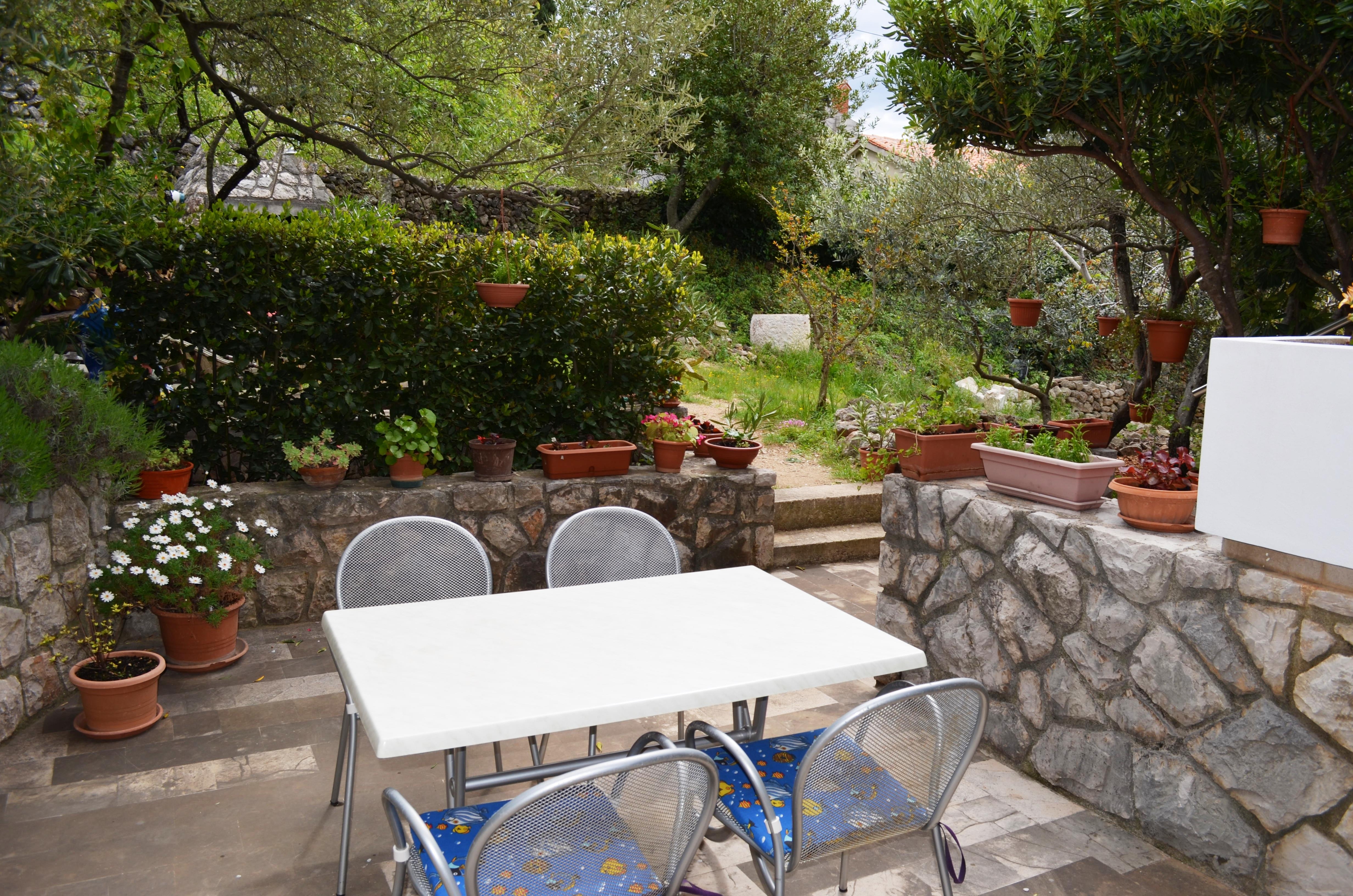 One bedroom apartment with terrace Cres  A-a