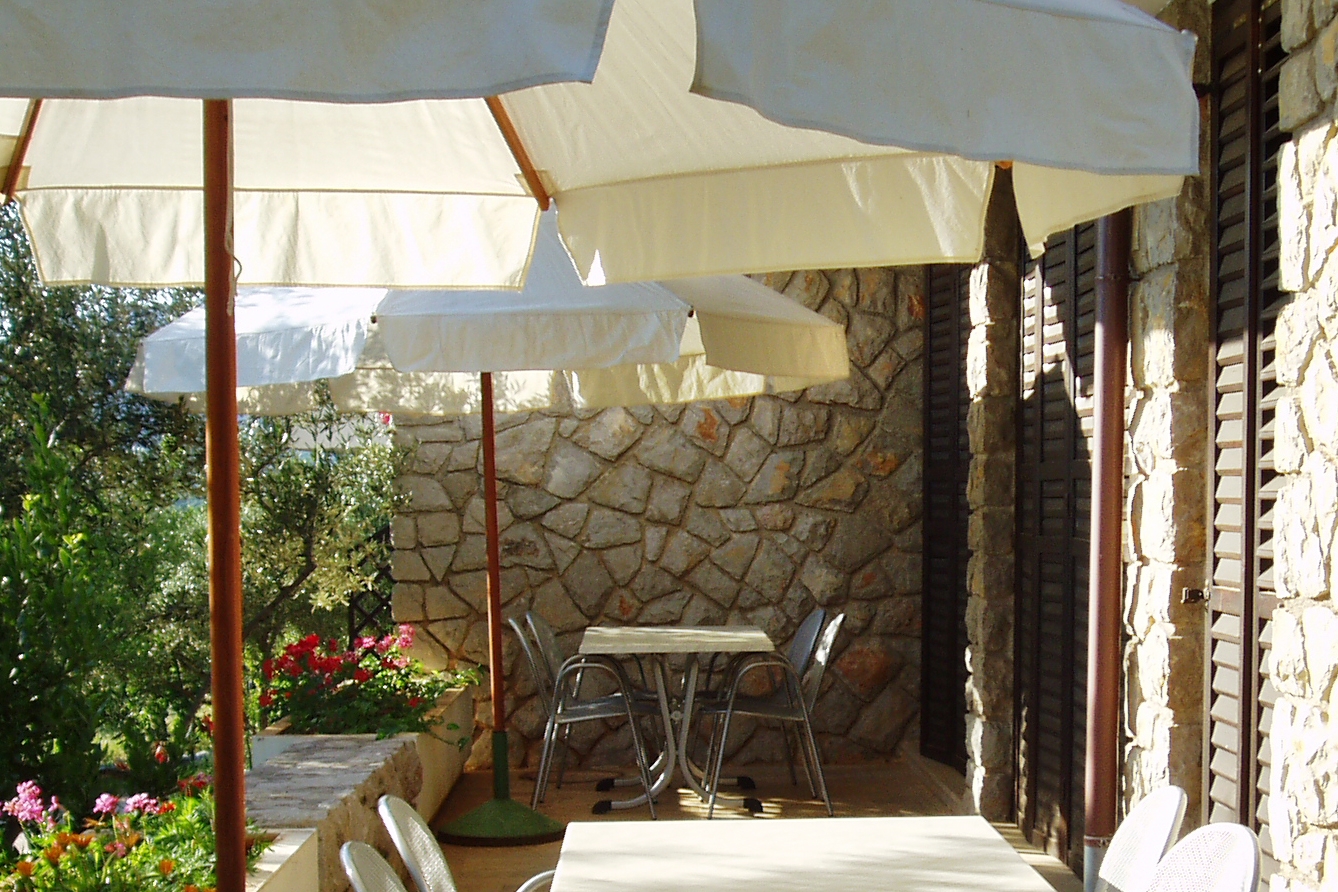 One bedroom apartment with terrace and sea view Cres  A-b