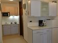 Cres, Kitchen in the apartment, air condition available, (pet friendly) and WiFi.