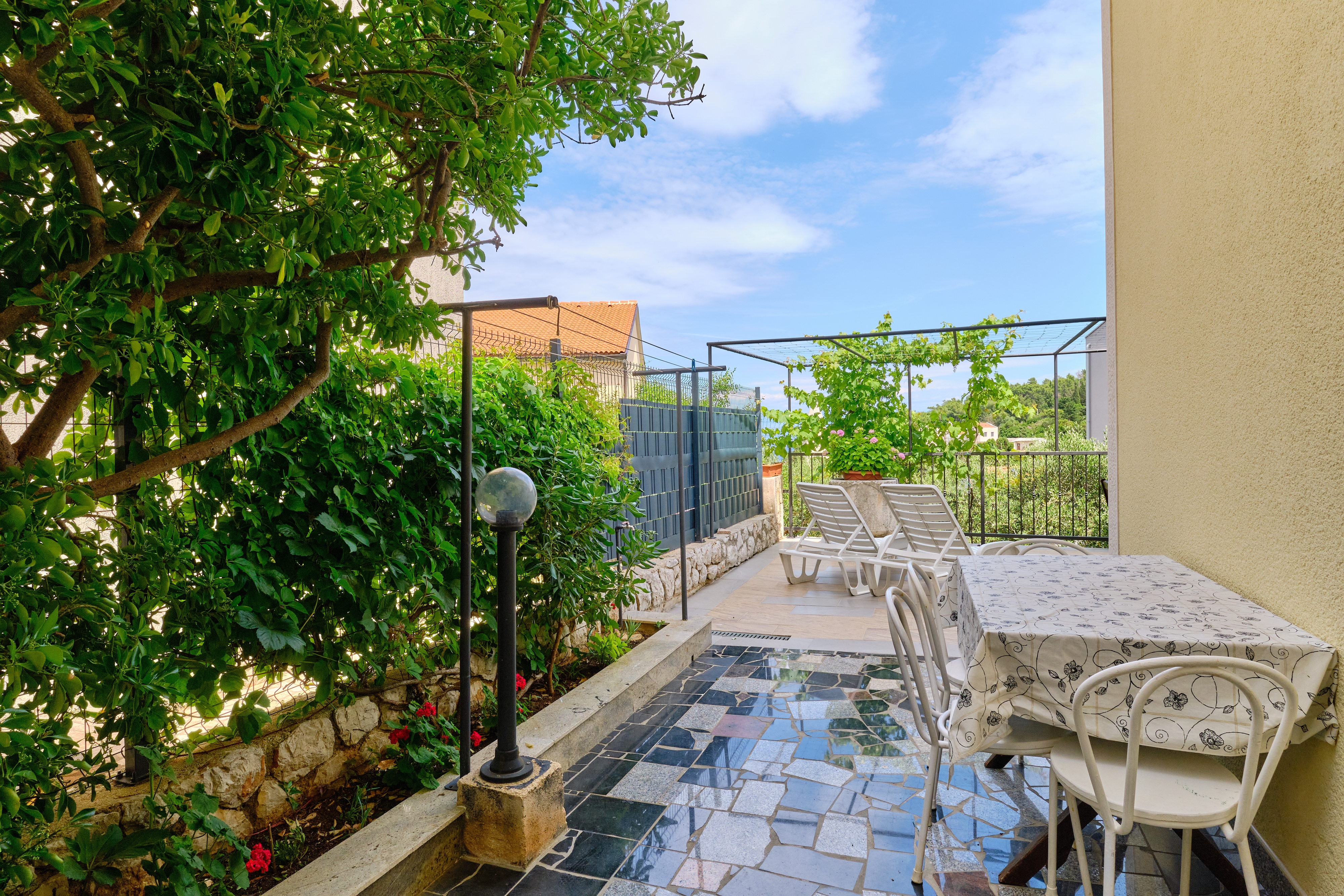 Two bedroom apartment with terrace and sea view Mali Lošinj, Lošinj  A-a