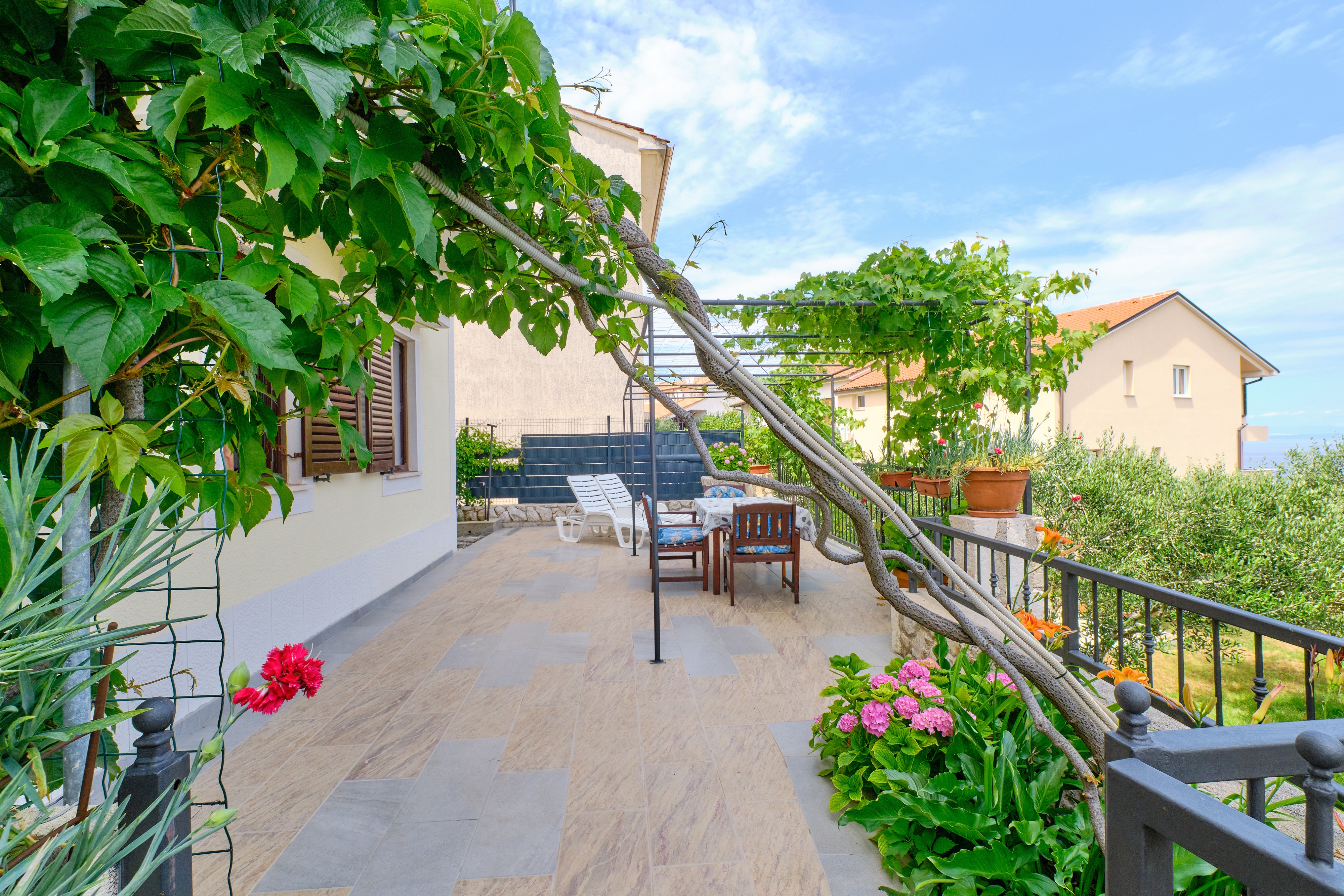 Two bedroom apartment with terrace and sea view Mali Lošinj, Lošinj  A-a