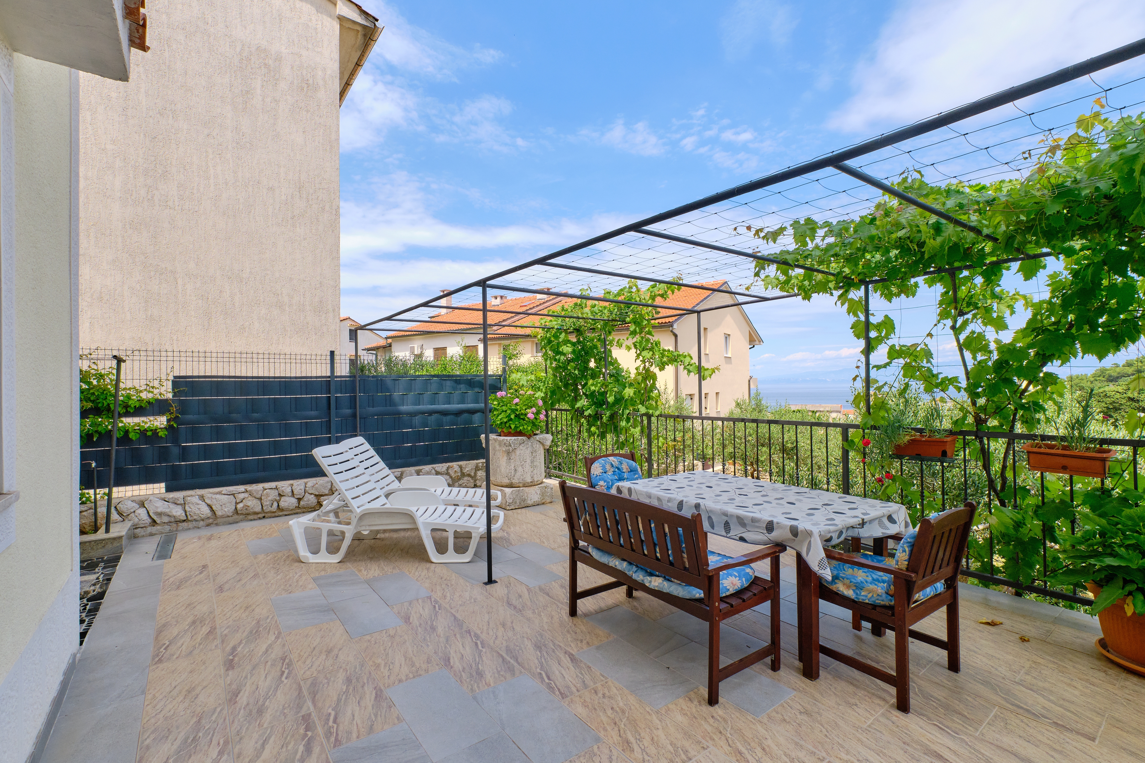 Two bedroom apartment with terrace and sea view Mali Lošinj, Lošinj  A-a