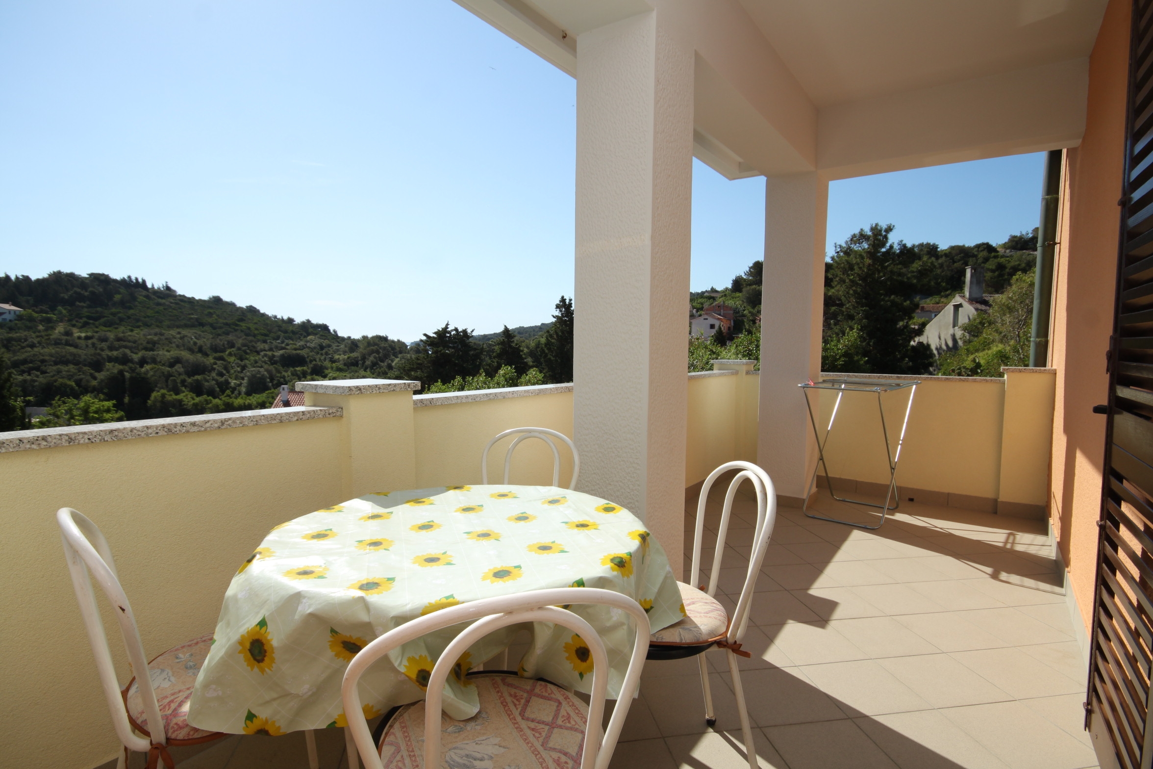 Two bedroom apartment with terrace and sea view Mali Lošinj, Lošinj  A-c