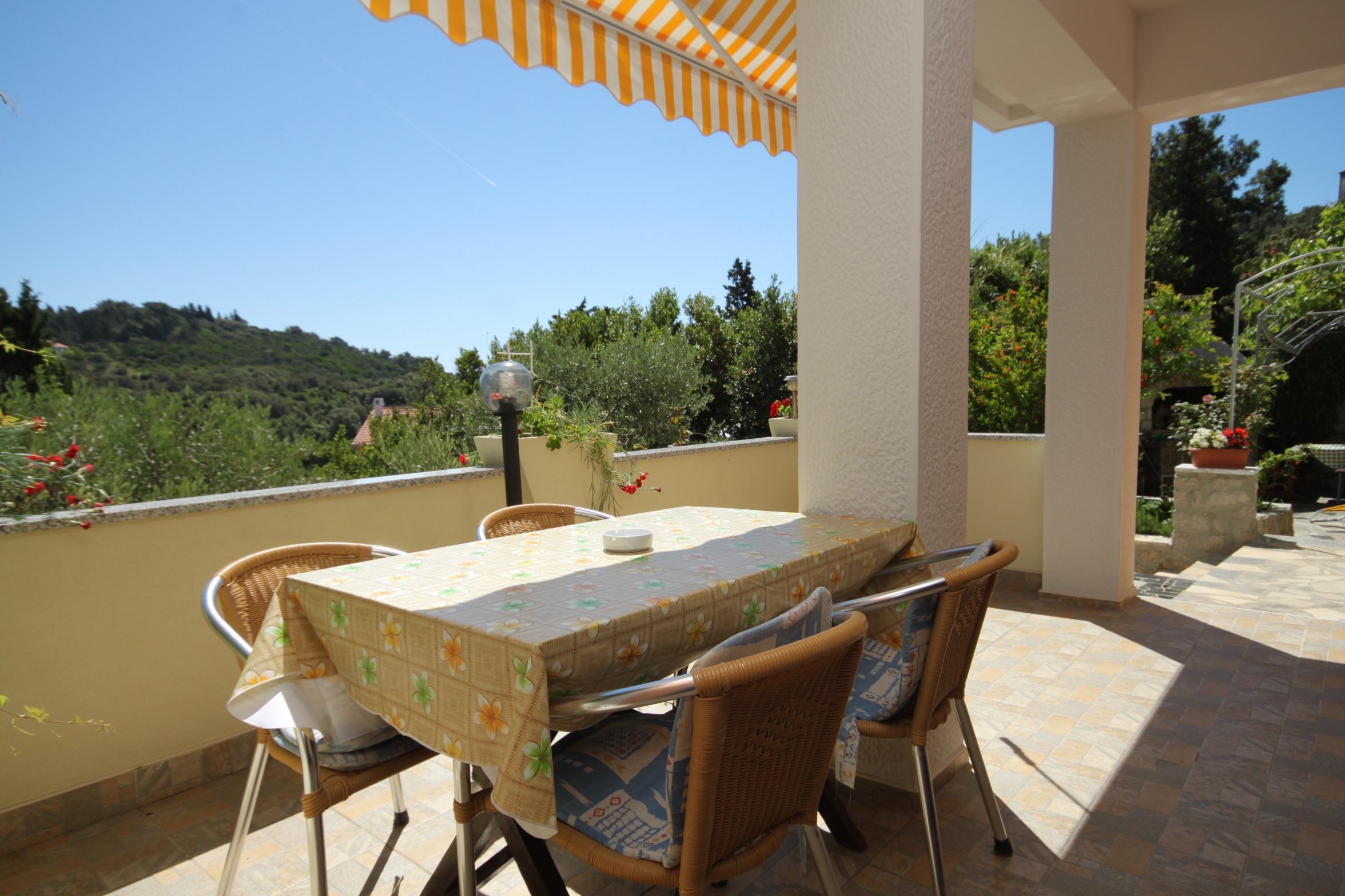 Two bedroom apartment with terrace and sea view Mali Lošinj, Lošinj (A-7879-d)