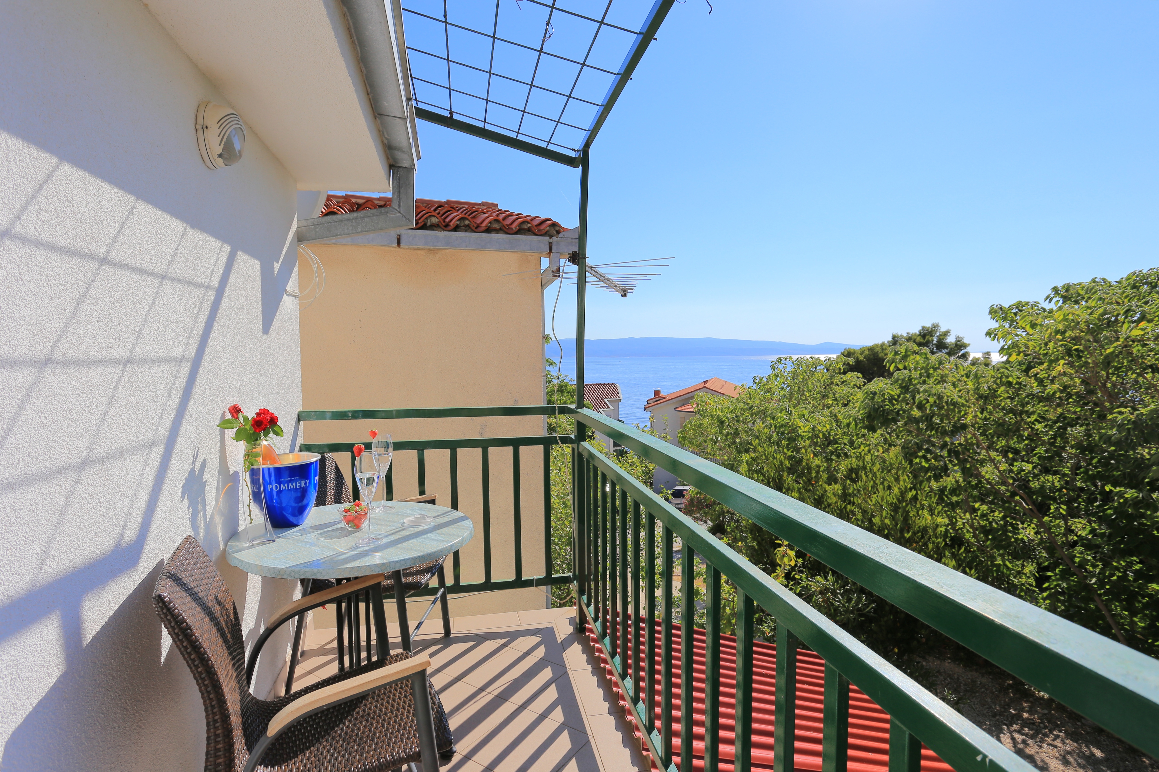 One bedroom house with terrace and sea view Brela, Makarska  K