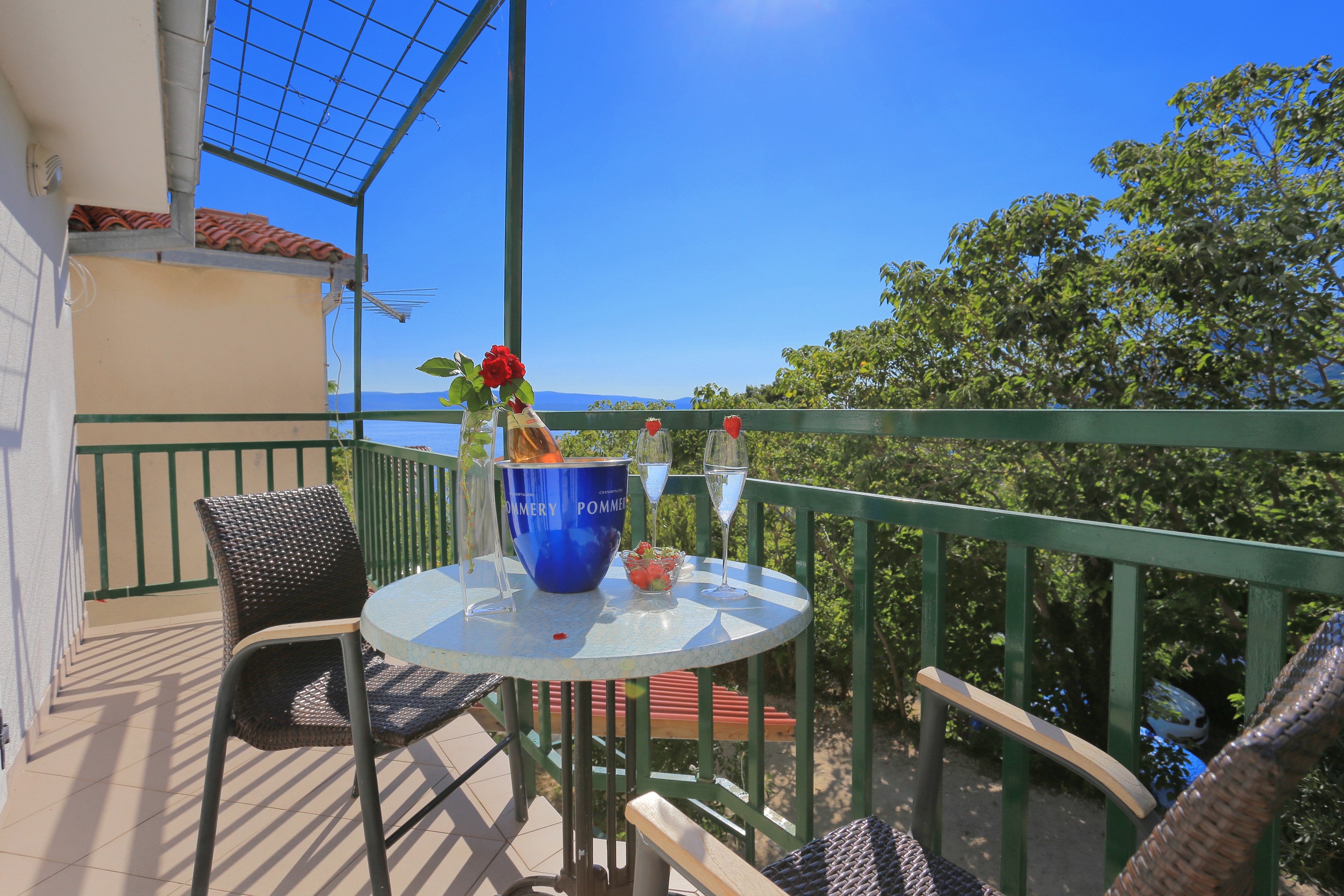 One bedroom house with terrace and sea view Brela, Makarska  K