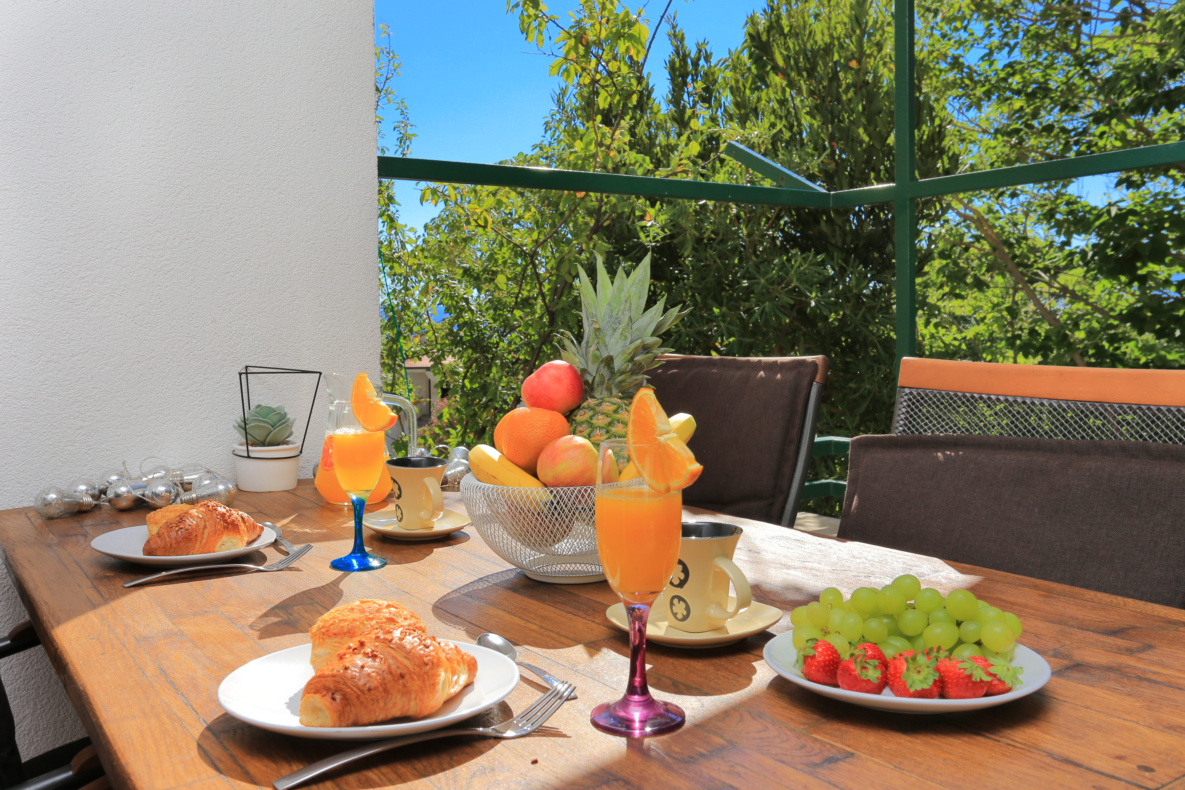 One bedroom house with terrace and sea view Brela, Makarska  K