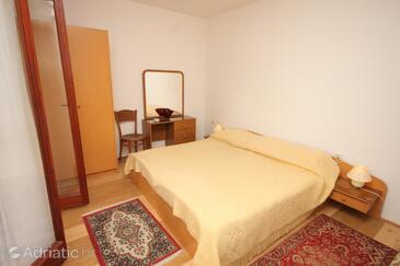 Bedroom Ičići, Bedroom in the room, dopusteni kucni ljubimci i WIFI.