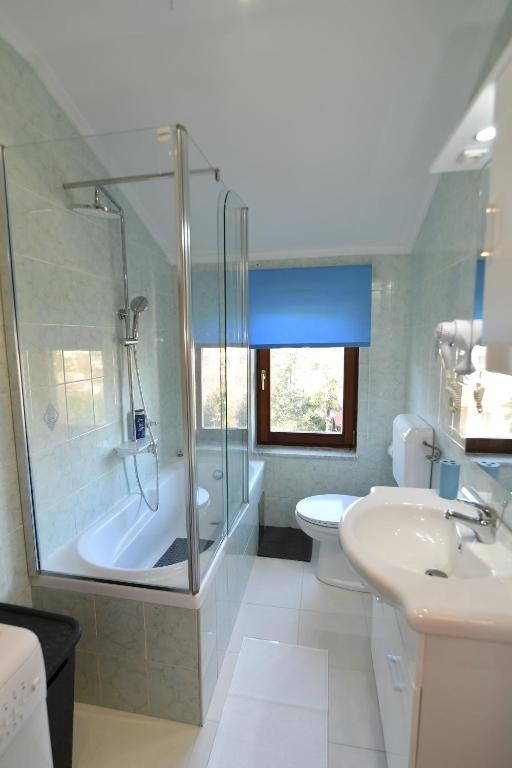 Two bedroom apartment with terrace and sea view Opatija - Pobri, Opatija  A-a