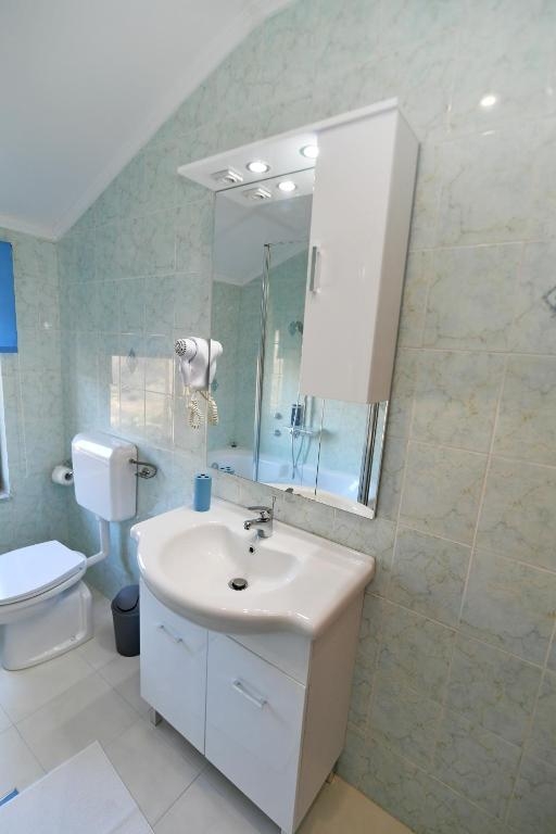 Two bedroom apartment with terrace and sea view Opatija - Pobri, Opatija  A-a