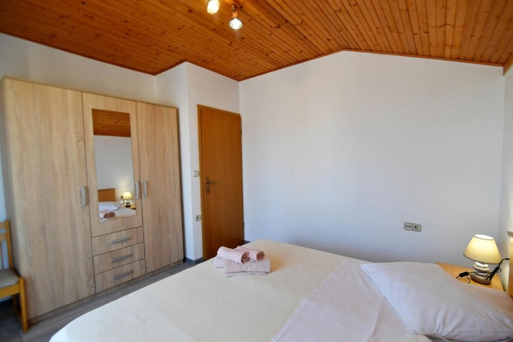 Two bedroom apartment with terrace and sea view Opatija - Pobri, Opatija  A-a