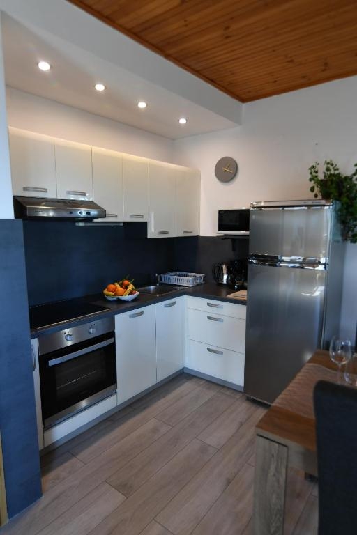 Two bedroom apartment with terrace and sea view Opatija - Pobri, Opatija  A-a