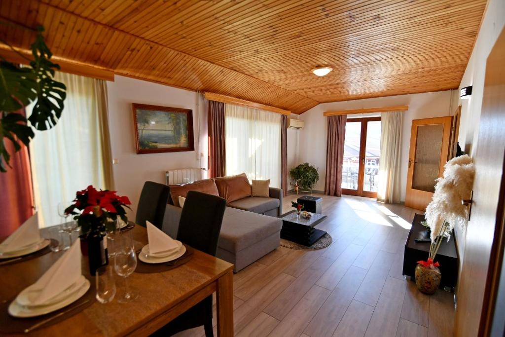 Two bedroom apartment with terrace and sea view Opatija - Pobri, Opatija (A-7890-a)