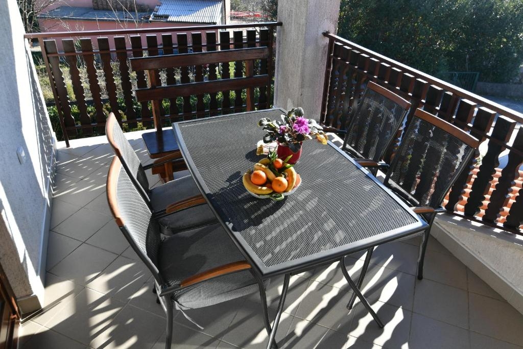 Two bedroom apartment with terrace and sea view Opatija - Pobri, Opatija  A-a