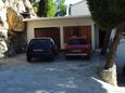 Parking lot Brela, Makarska, Parking lot 790 - Apartments near sea with pebble beach.