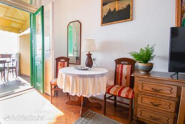 Dining room Opatija - Volosko, Dining room in the studio-apartment, dopusteni kucni ljubimci.