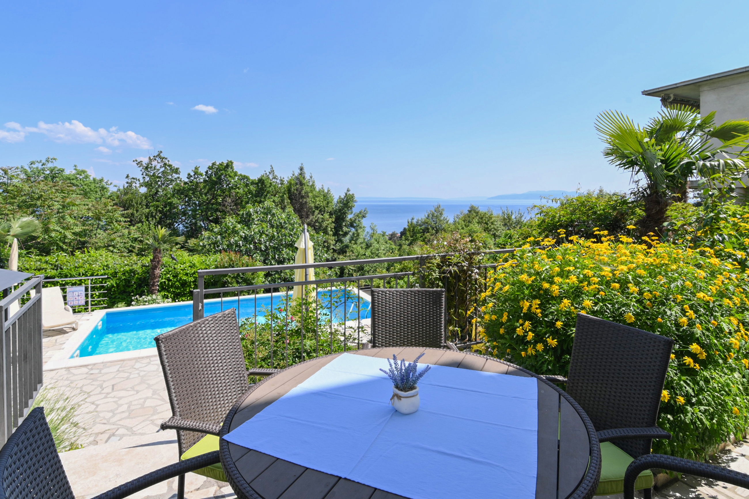 Two bedroom apartment with terrace and sea view Opatija  A-a