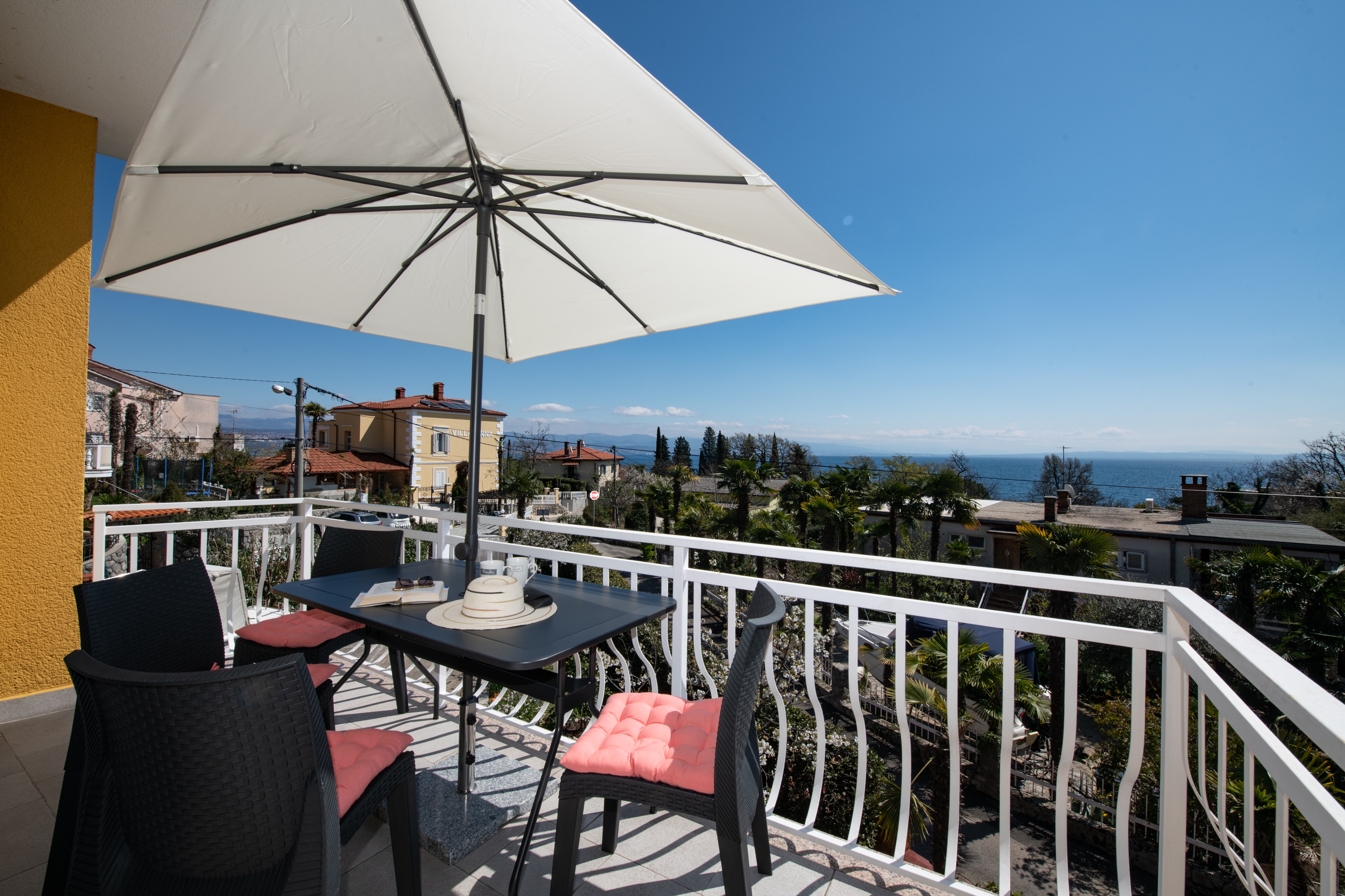 One bedroom apartment with terrace and sea view Ika, Opatija  A-b